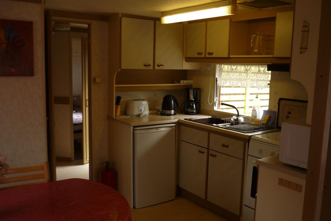 Mobile Home Le Clos De See Chérencé-le-Roussel Exterior foto